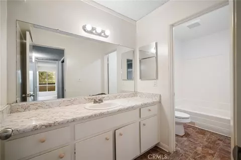 Bath - 320 E Stocker #107, Glendale, CA 91207 photo 1 of 2