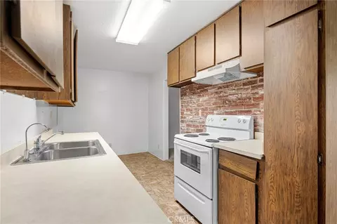 Kitchen - 320 E Stocker #107, Glendale, CA 91207 photo 2 of 4