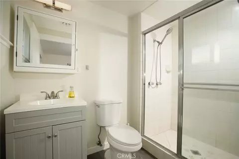 Bath - 775 Ridge Dr, Glendale, CA 91206 photo 1 of 1