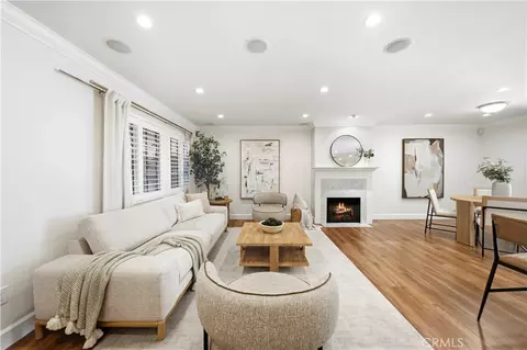 Living - 1429 Valley View Rd #18, Glendale, CA 91202 photo 2 of 4