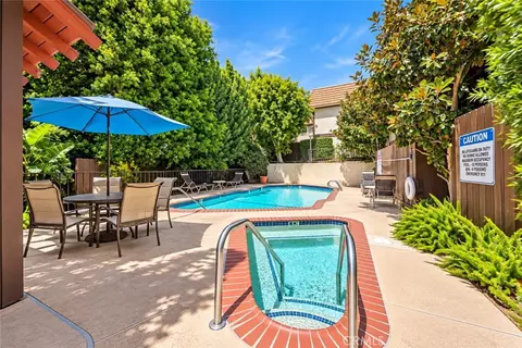 Exterior - 1429 Valley View Rd #18, Glendale, CA 91202 photo 9 of 12