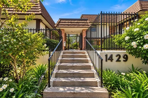 Exterior - 1429 Valley View Rd #18, Glendale, CA 91202 photo 2 of 12