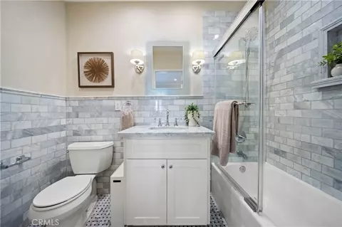 Bath - 1429 Valley View Rd #18, Glendale, CA 91202 photo 6 of 7