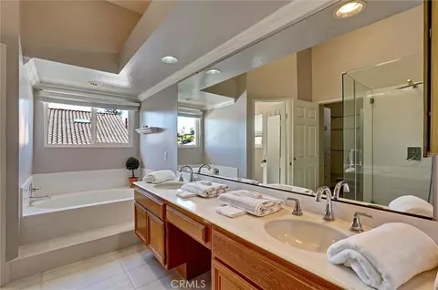 Bath - 3329 Crazy Horse, Simi Valley, CA 93063 photo 2 of 4
