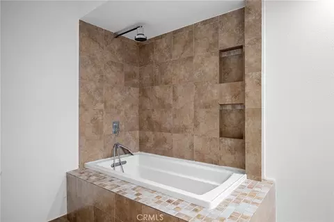 Bath - 1325 Valley View Rd #105, Glendale, CA 91202 photo 3 of 4