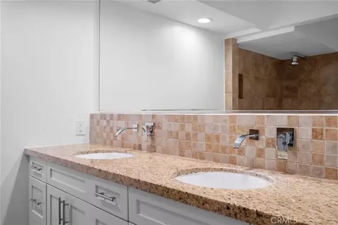 Bath - 1325 Valley View Rd #105, Glendale, CA 91202 photo 2 of 4