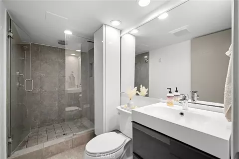 Bath - 1325 Valley View Rd #105, Glendale, CA 91202 photo 4 of 4