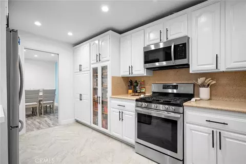 Kitchen - 1325 Valley View Rd #105, Glendale, CA 91202 photo 2 of 2