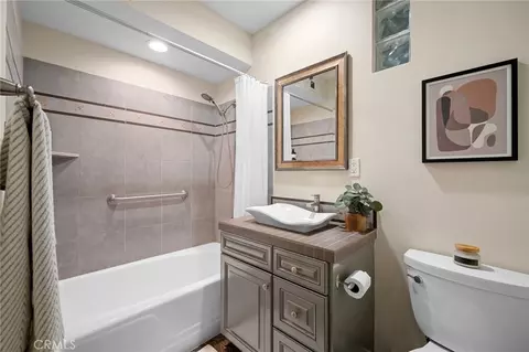 Bath - 2313 Rosecrest Dr #9, Glendale, CA 91208 photo 3 of 3