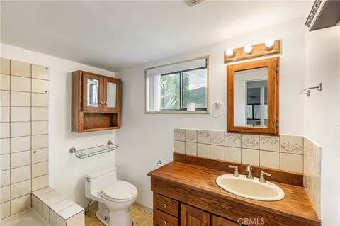 Bath - 7444 Tranquil Dr, Tujunga, CA 91042 photo 1 of 2