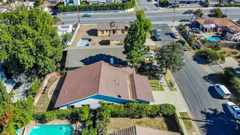 View/Area - 18119 Calvert St, Tarzana, CA 91335 photo 3 of 5