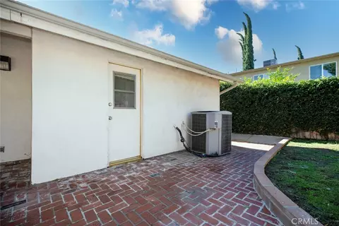 Exterior - 18119 Calvert St, Tarzana, CA 91335 photo 2 of 3