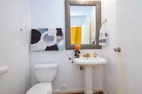 Bath - 18119 Calvert St, Tarzana, CA 91335 photo 7 of 7
