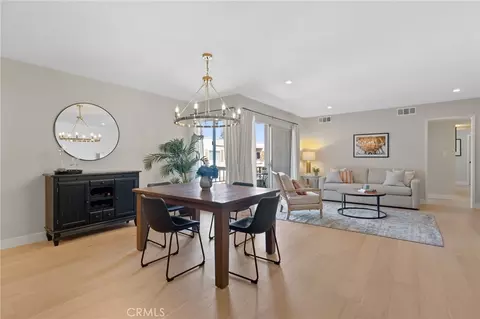 10707 Camarillo St #314, Toluca Lake, CA 91602