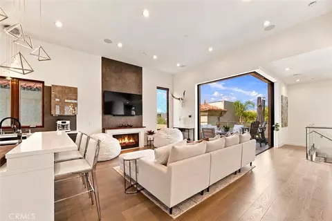 721 1st Pl, Hermosa Beach, CA 90254