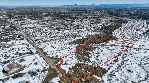 7727 Capelin Rd, Phelan, CA 92371