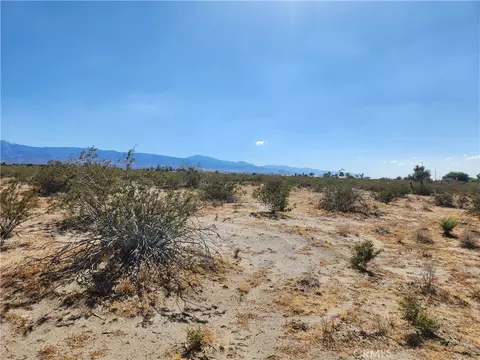 2 Monte Vista Rd, Phelan, CA 92371