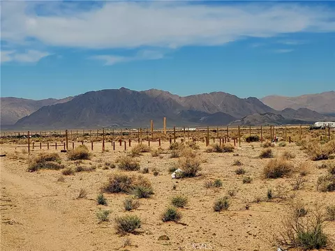 4 Fairlaine Rd, Lucerne Valley, CA 92356