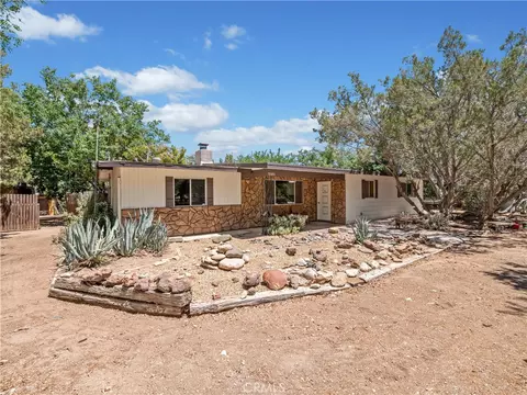 9345 10th Ave, Hesperia, CA 92345