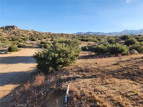 7 Oak Dr, Pioneertown, CA 92268