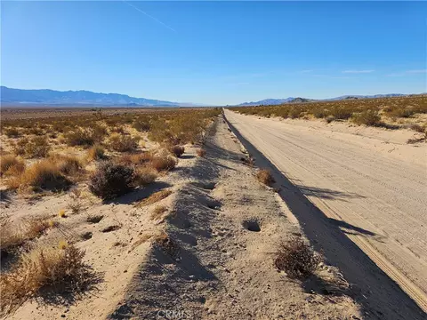 400 End Rd, Lucerne Valley, CA 92356 photo 4
