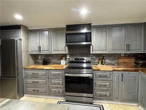 44000 100th St E, Lancaster, CA 93535