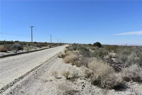0 Vacfort Tejon Drt Ave Y8, Llano, CA 93544