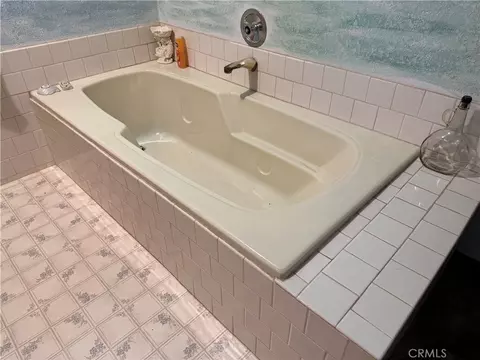 Bath - 35648 Mountain View Rd, Hinkley, CA 92347 photo 3 of 5