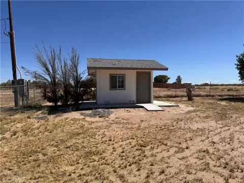 Exterior - 35648 Mountain View Rd, Hinkley, CA 92347 photo 8 of 16