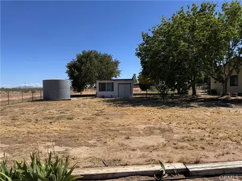 Exterior - 35648 Mountain View Rd, Hinkley, CA 92347 photo 5 of 16