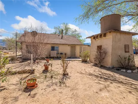 10172 Tradepost Rd, Lucerne Valley, CA 92356