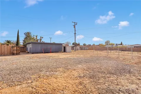 Exterior - 13206 Winona Rd, Apple Valley, CA 92308 photo 7 of 8