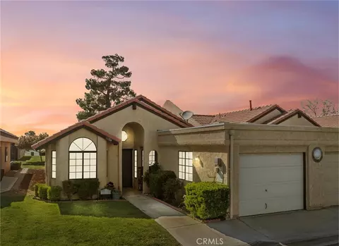 11704 Juniper Dr, Apple Valley, CA 92308
