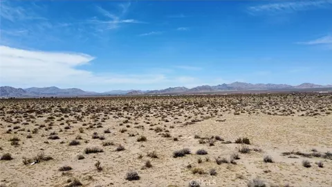 13876 Harrod Rd, Lucerne Valley, CA 92356