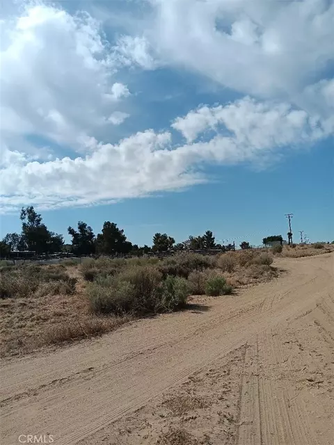 6727 Coyote Rd, Phelan, CA 92371