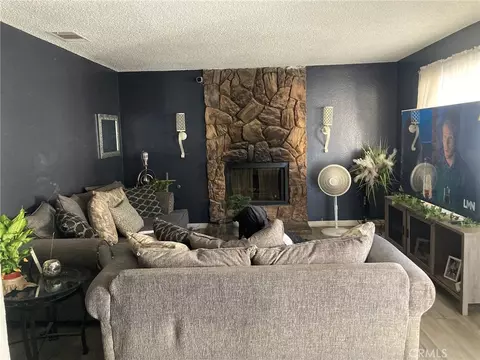 Living - 1131 Barstow Rd, Barstow, CA 92311 photo 3 of 4