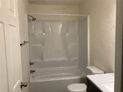 Bath - 1131 Barstow Rd, Barstow, CA 92311 photo 3 of 6