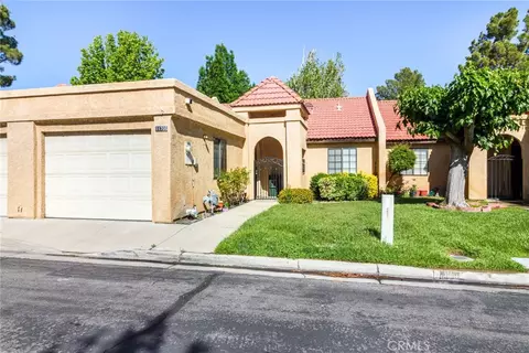 11706 Oak St, Apple Valley, CA 92308