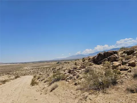 404 Gobar Rd, Lucerne Valley, CA 92356