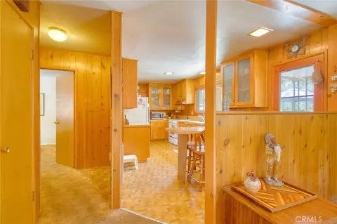 Entry Way - 960 Snowbird Rd, Wrightwood, CA 92397 photo 1 of 2