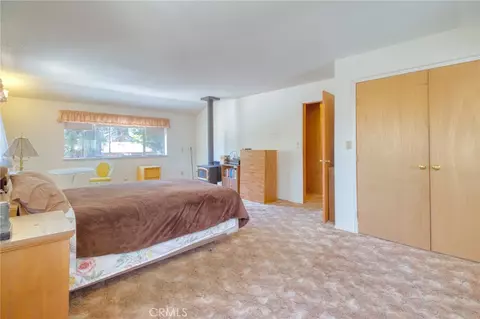 Bedroom - 960 Snowbird Rd, Wrightwood, CA 92397 photo 5 of 9
