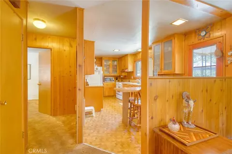 Entry Way - 960 Snowbird Rd, Wrightwood, CA 92397 photo 1 of 2