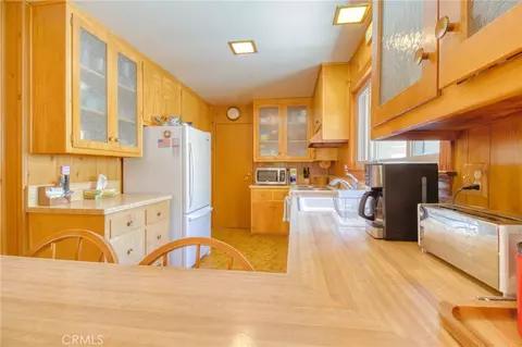 Kitchen - 960 Snowbird Rd, Wrightwood, CA 92397 photo 2 of 3