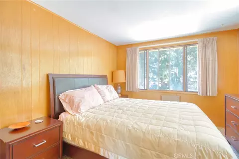 Bedroom - 960 Snowbird Rd, Wrightwood, CA 92397 photo 8 of 9