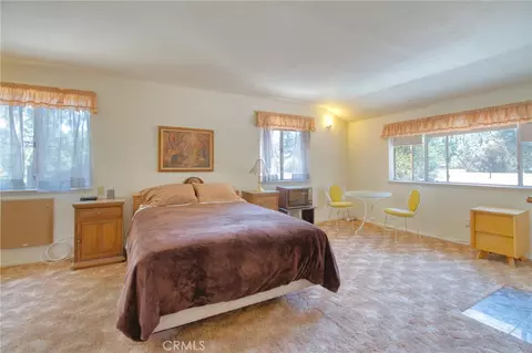 Bedroom - 960 Snowbird Rd, Wrightwood, CA 92397 photo 6 of 13