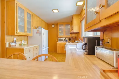 Kitchen - 960 Snowbird Rd, Wrightwood, CA 92397 photo 2 of 3