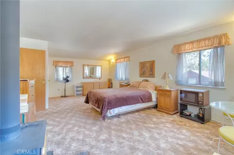 Bedroom - 960 Snowbird Rd, Wrightwood, CA 92397 photo 7 of 13