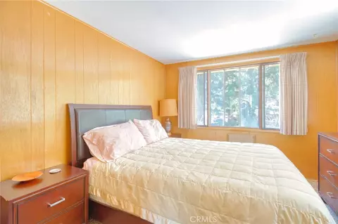 Bedroom - 960 Snowbird Rd, Wrightwood, CA 92397 photo 12 of 13