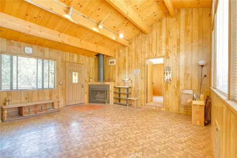 Living - 960 Snowbird Rd, Wrightwood, CA 92397 photo 6 of 7