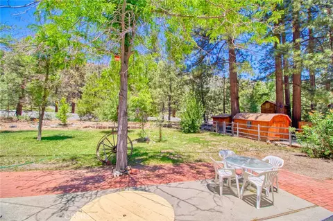 Exterior - 960 Snowbird Rd, Wrightwood, CA 92397 photo 5 of 19